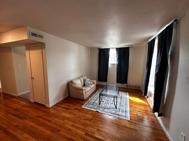 Foto del edificio - 4650 S Spring Ave