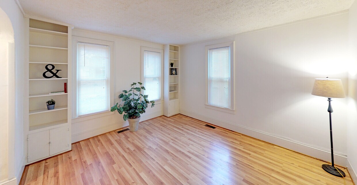 Foto principal - 517 W Edwards St