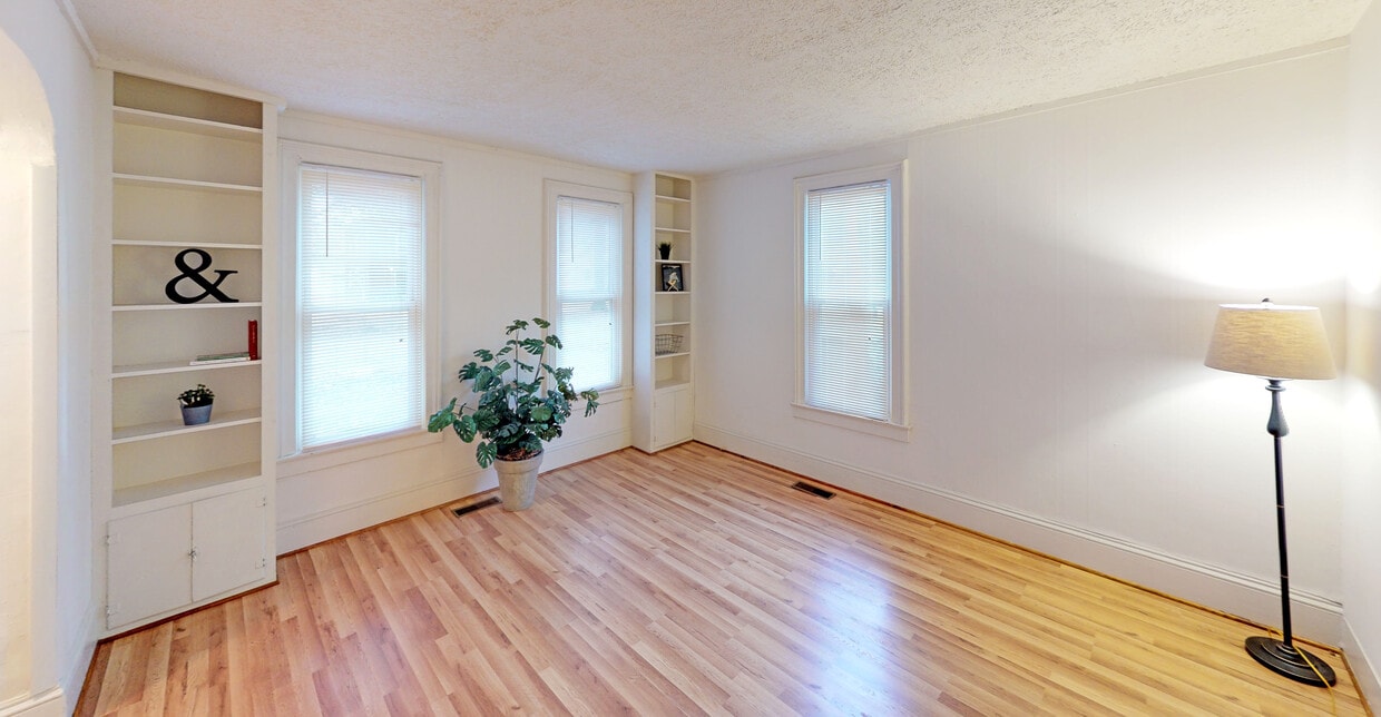 Primary Photo - 517 W Edwards St