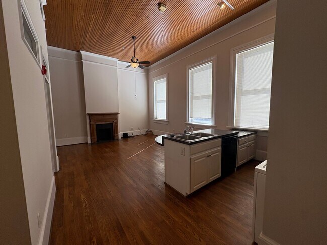 Foto del edificio - 490 Poplar St