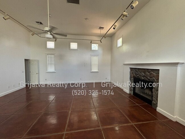 Photo - 1070 Miles Maintenance Apartment