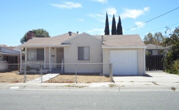 Building Photo - 17 Lorraine Ave