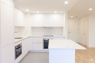 Building Photo - 4800 Maisonneuve Blvd W