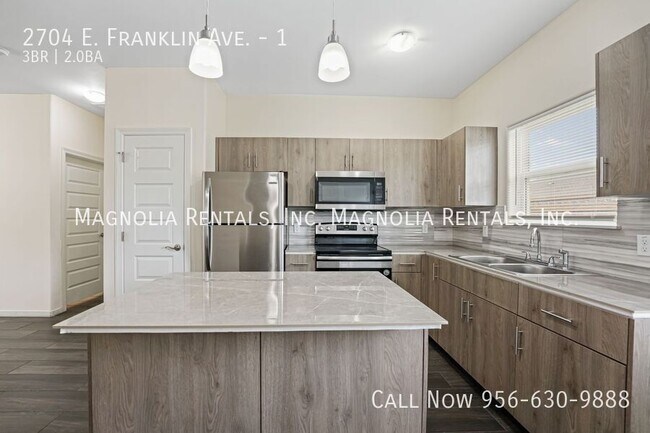 Foto del edificio - 2704 E Franklin Ave