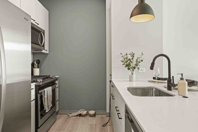 Foto del edificio - 2137 N Elston Ave