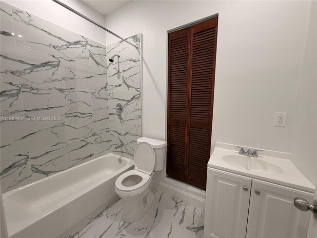 Foto del edificio - 2804 NW 7th Ct