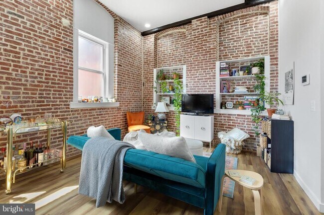 Building Photo - 2045 Trenton Ave