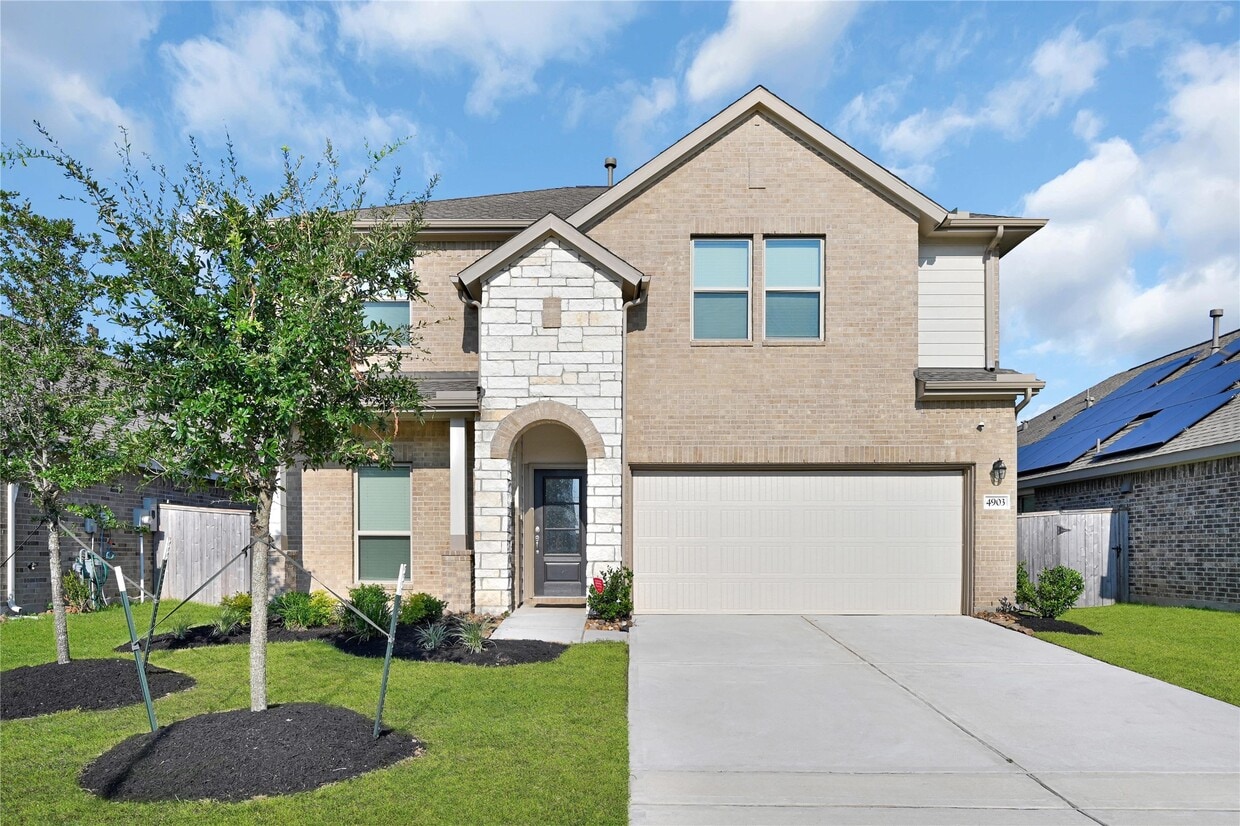 Foto principal - 4903 Chestnut Valley Ln