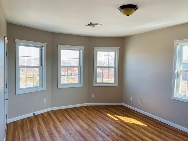 Foto del edificio - 131 Beverage Hill Ave