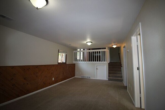 Building Photo - Wonderful 4 Bedroom House