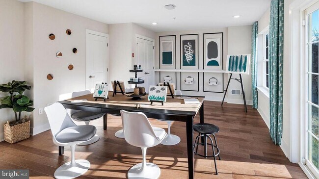 Foto del edificio - 215 Red Leaf Ln