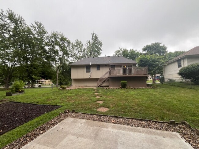 Building Photo - Romey Park Home