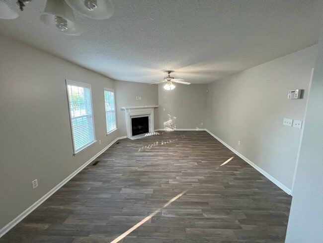 Building Photo - 135 Kimeo Way