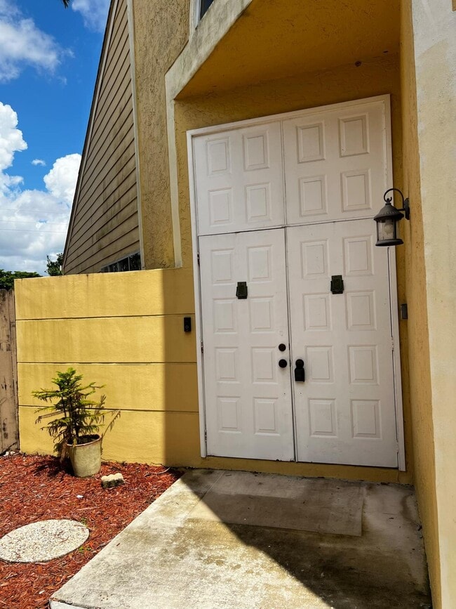 Building Photo - 8362 Dynasty Dr