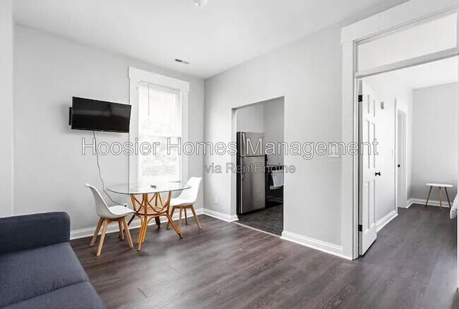 Foto del edificio - 556 Fletcher Ave