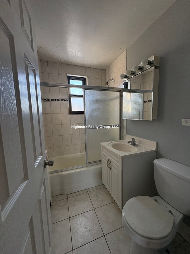Building Photo - 7320 North Ridge Blvd. Unit 3W
