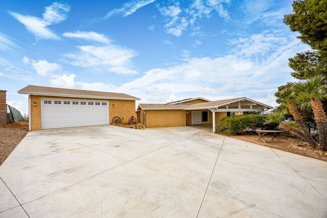Foto del edificio - Gorgeous Estate Home with Amazing Views pl...