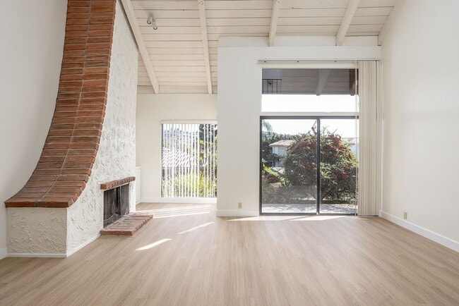 Building Photo - Charming 1 bedroom home in the Tranquil Casitas De La Costa Community.