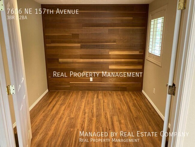 Building Photo - Ranch Style Home with convenient front off...