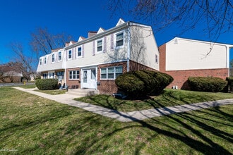 Building Photo - 140 Primrose Ln