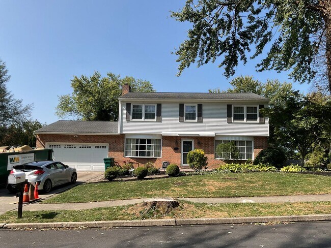 Foto del edificio - 529 Spring House Rd