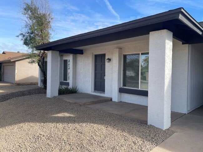 Photo - 3831 S Mitchell Dr House