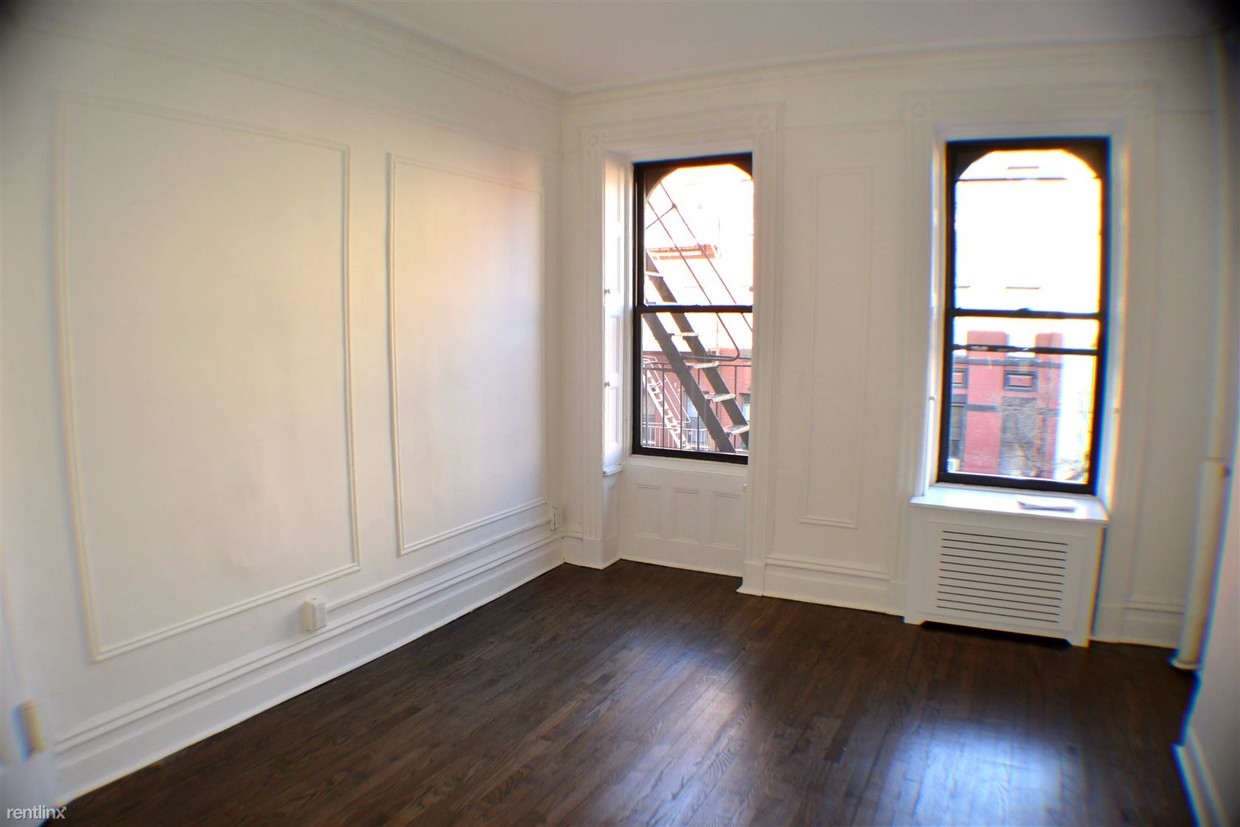 Primary Photo - 214 E 89th St
