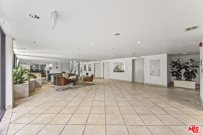 Foto del edificio - 10650 Kinnard Ave