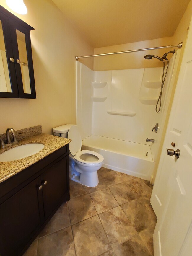 Baño - 35 Princeton Ave