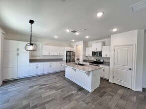 Building Photo - 2038 N Perry Ln