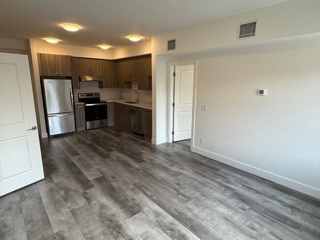 Building Photo - 320 Mills Rd