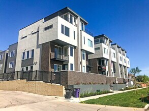 Building Photo - 1573 Grove St