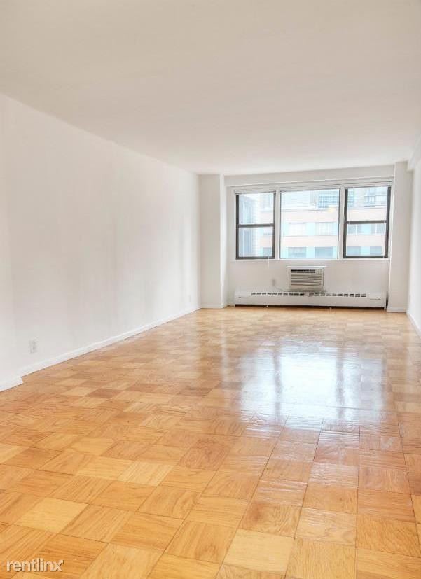 Building Photo - 435 W 57th St