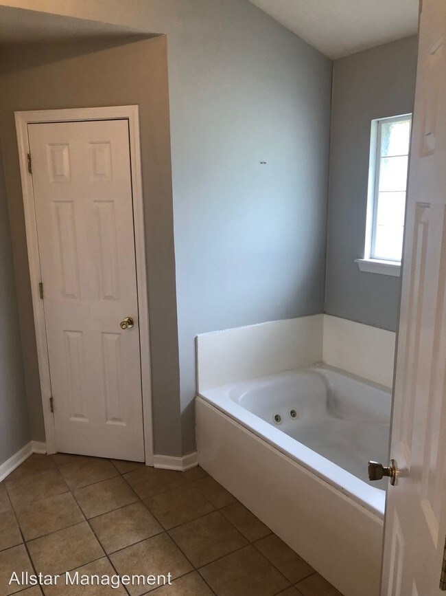 Building Photo - 3 br, 2 bath House - 9838 Crooked Creek Blvd