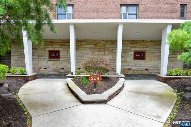 Foto del edificio - 208 Anderson St
