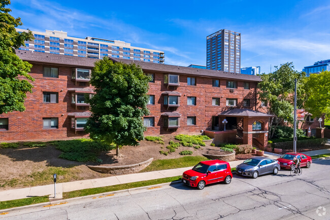 Foto del edificio - Courtyard Square Condominums