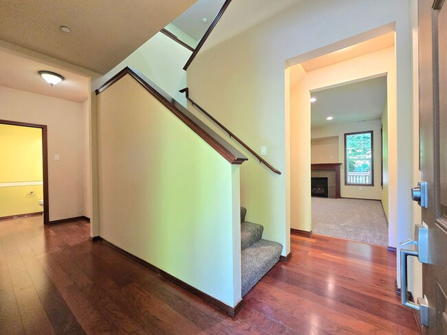 Building Photo - 3 Bed/ 2.5 Townhouse in Bothell Crystal Creek II Neighborhood