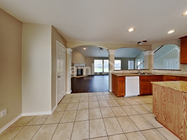 Building Photo - 439 Pinewood Ridge Dr