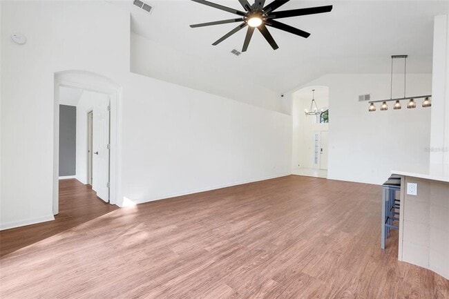 Foto del edificio - 15722 Autumn Glen Ave