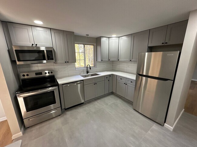 Foto del edificio - 4 bedroom 2.5 bath single family in Burlington Township