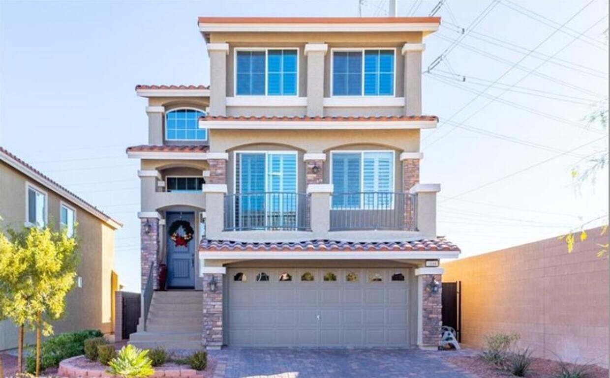 Primary Photo - Luxurious 3-Story Modern Masterpiece in So...