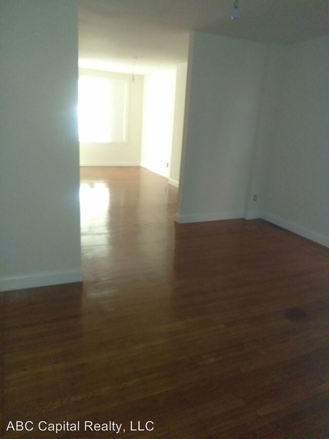 Foto del edificio - 6147 Webster St