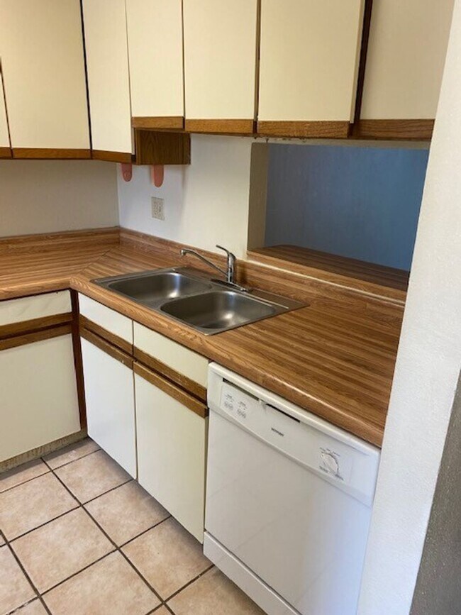 Foto del edificio - 2 bedroom condo close to UNT