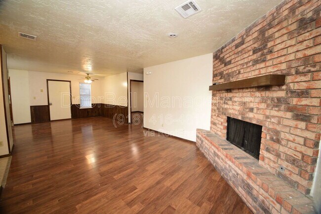 Foto del edificio - 746 W Commercial St