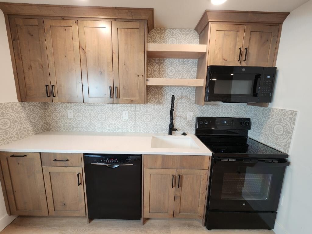 Kitchen - 639 S 340 E