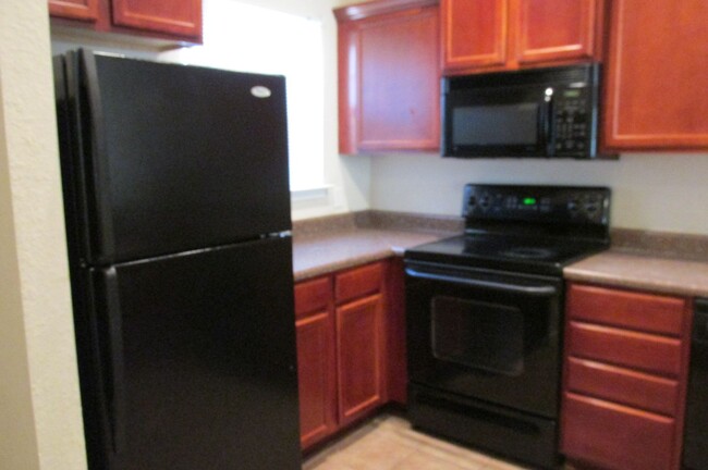 Building Photo - ***611 E Grove***