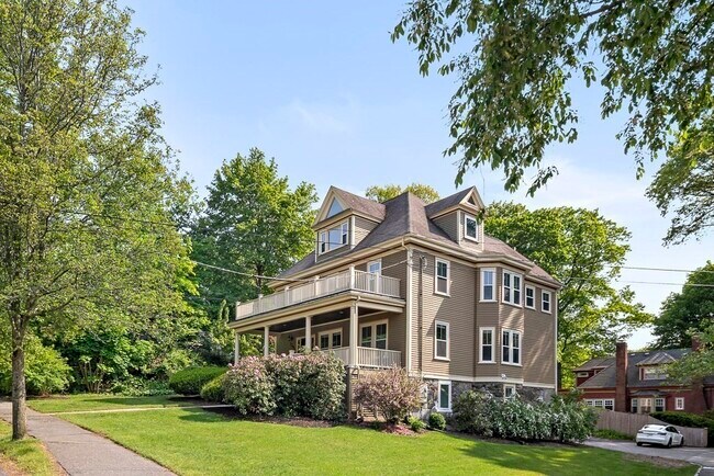 Building Photo - 1281 Walnut St