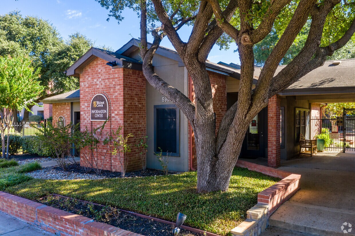 Walnut Creek Apartments 5901 Valleycreek Ln Arlington, TX Apartments for Rent in Arlington