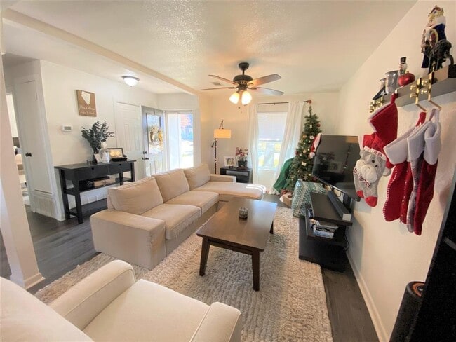 Building Photo - 510 Brownstone Dr