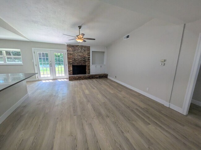Foto del edificio - 9705 Marlborough Dr